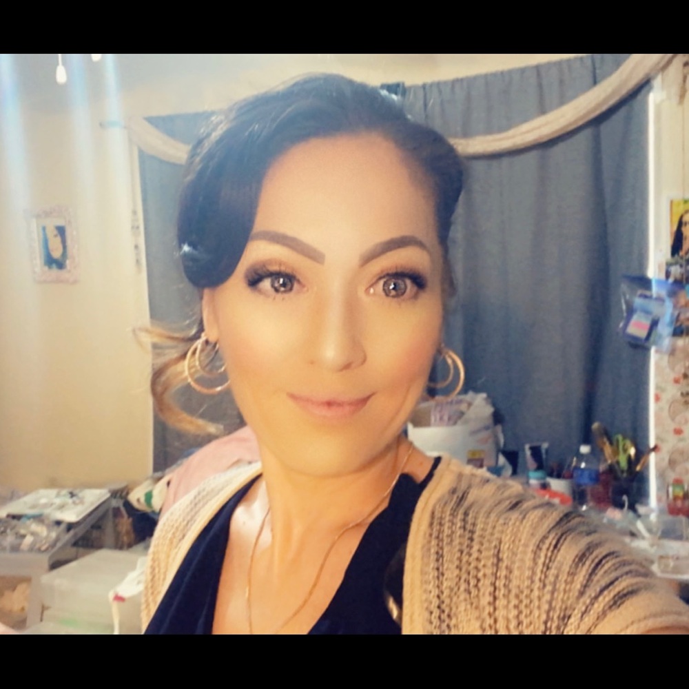 Meet your Posher, Gia Lee. I just love clothes.